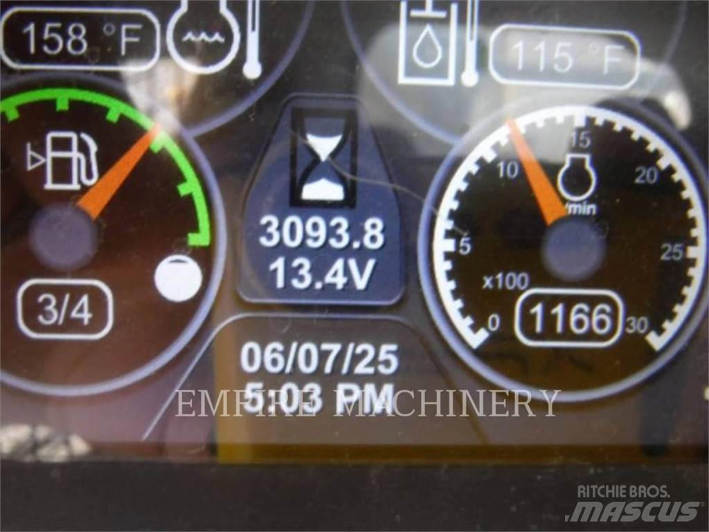 CAT 262D3 Smykem řízené nakladače