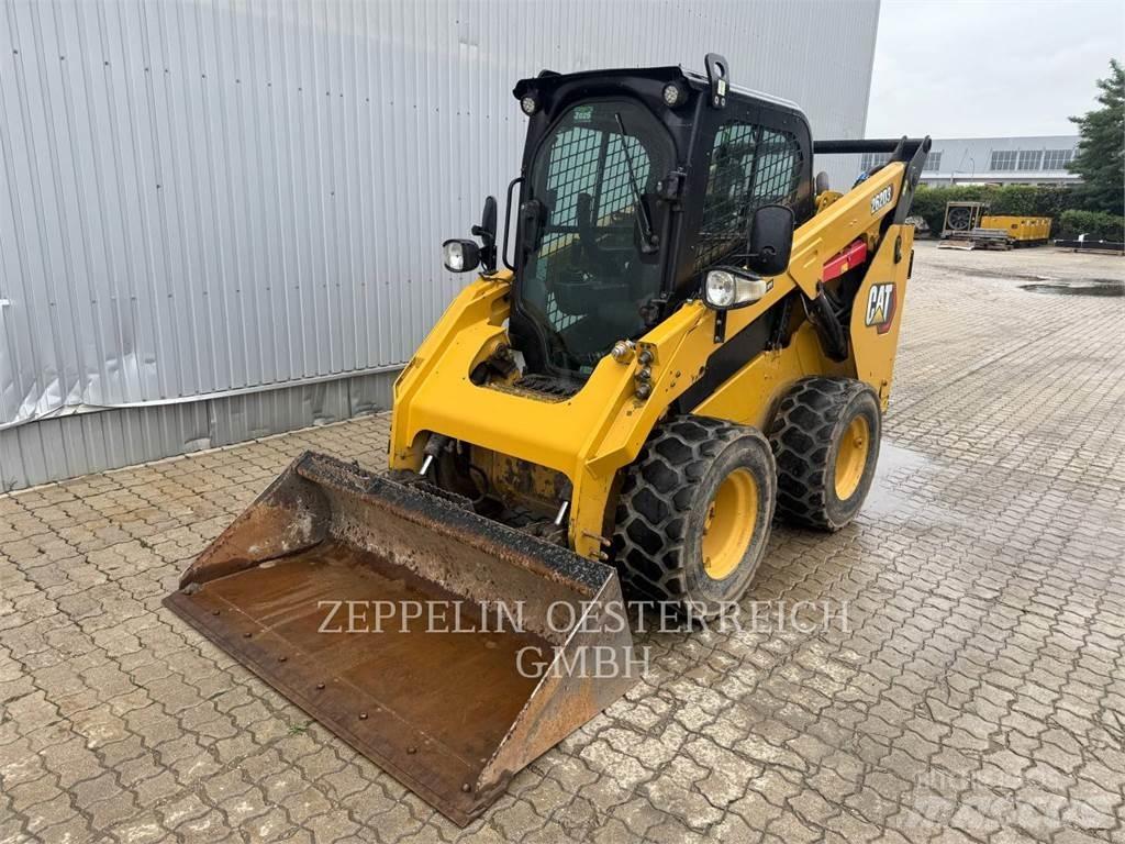 CAT 262D3 Smykem řízené nakladače