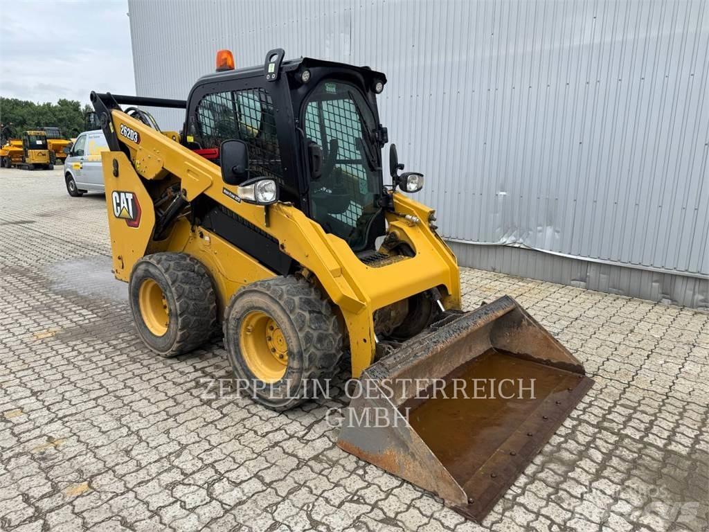 CAT 262D3 Smykem řízené nakladače