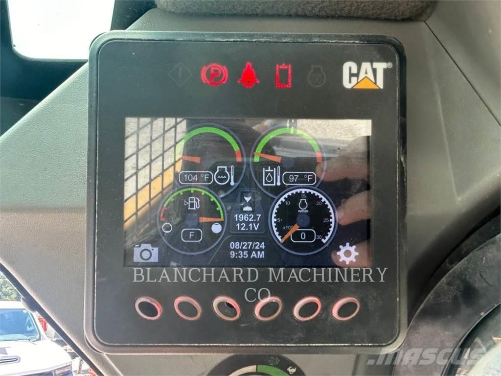 CAT 262D3 Smykem řízené nakladače