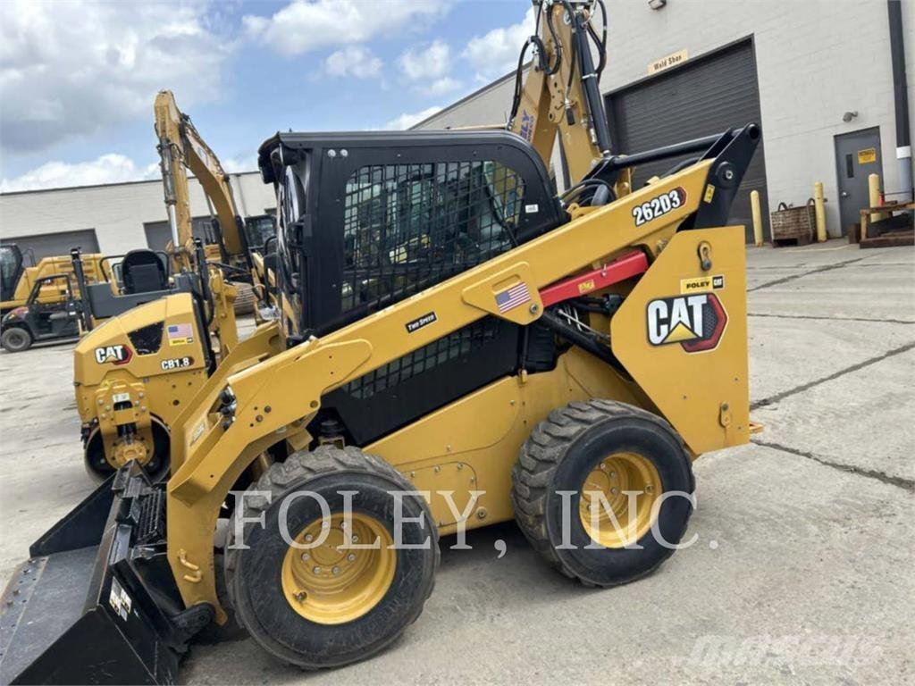 CAT 262D3 Smykem řízené nakladače