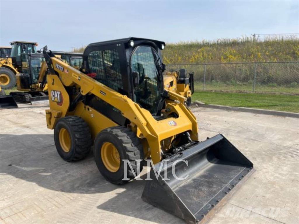 CAT 262D3 Smykem řízené nakladače