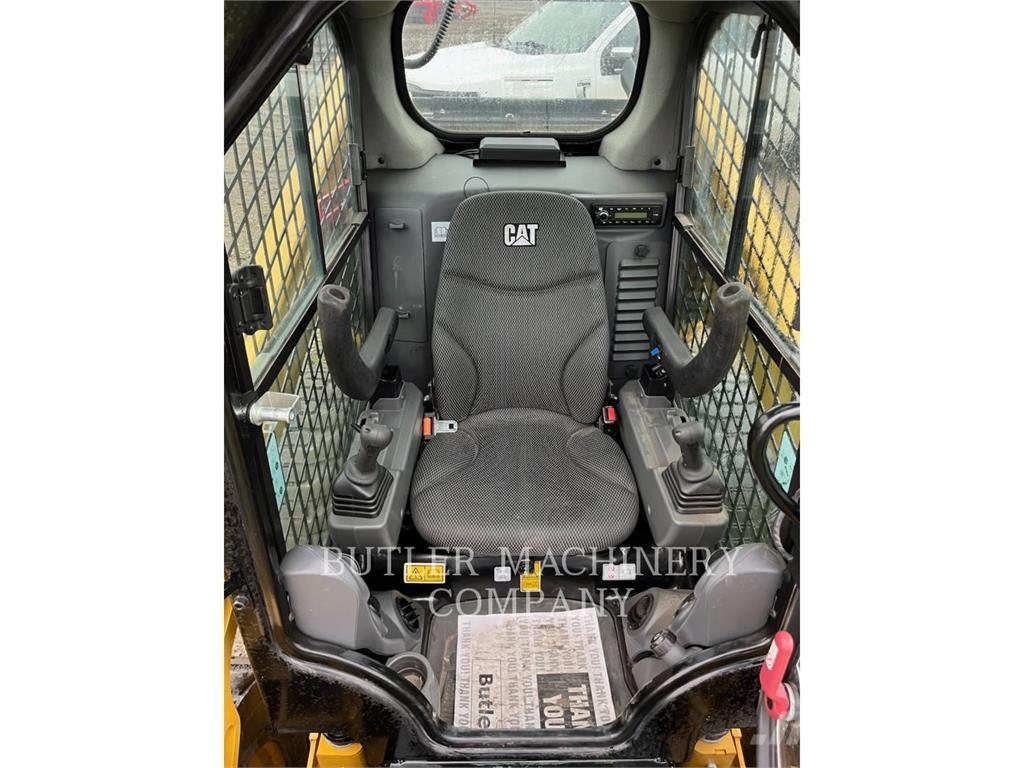 CAT 262D3 C3H2 Smykem řízené nakladače