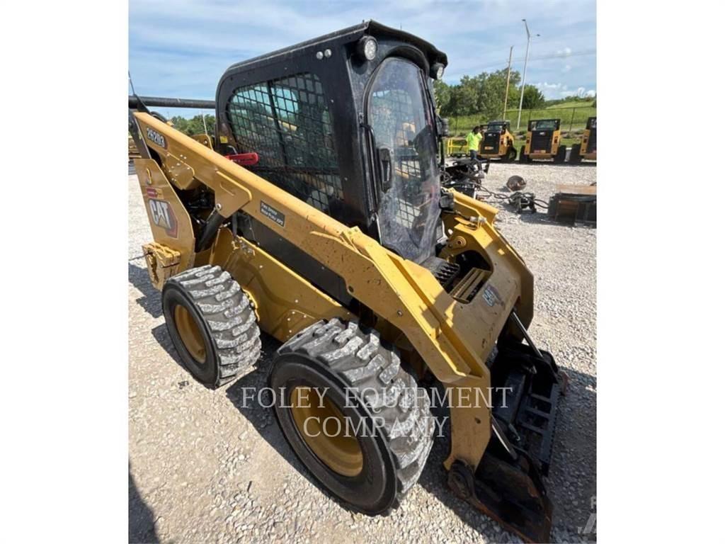 CAT 262D3XPS2C Smykem řízené nakladače