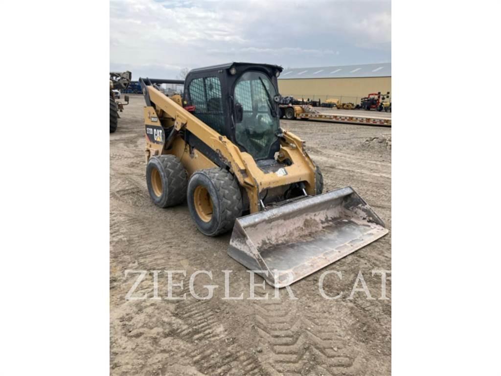 CAT 272D Smykem řízené nakladače