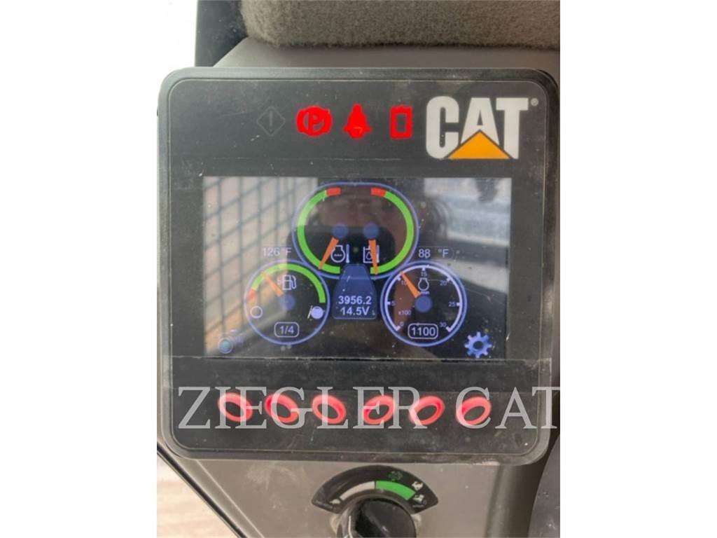 CAT 272D Smykem řízené nakladače