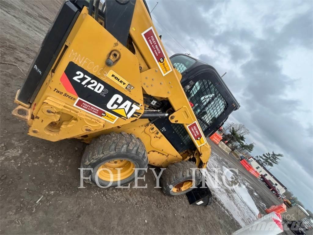 CAT 272D2 Smykem řízené nakladače