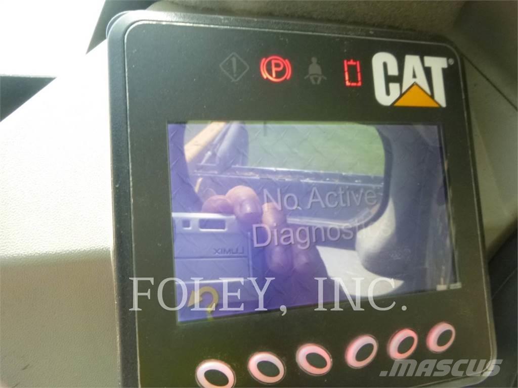 CAT 272D2 Smykem řízené nakladače