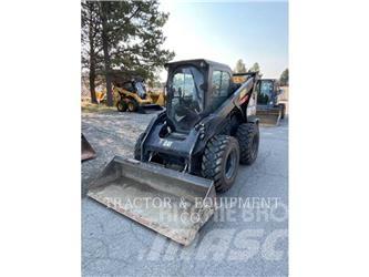 CAT 272D2 XHP Smykem řízené nakladače
