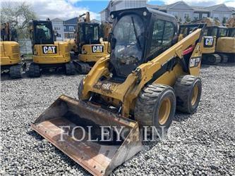 CAT 272D2XHP Smykem řízené nakladače