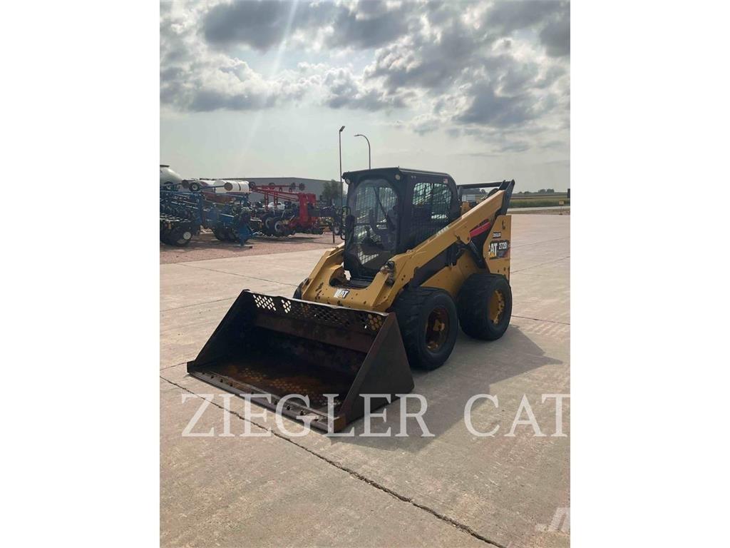 CAT 272D2XHP Smykem řízené nakladače