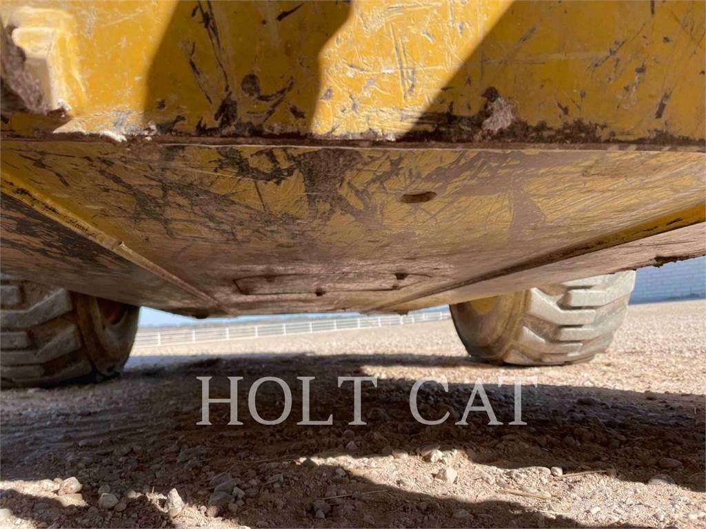 CAT 272D3 Smykem řízené nakladače