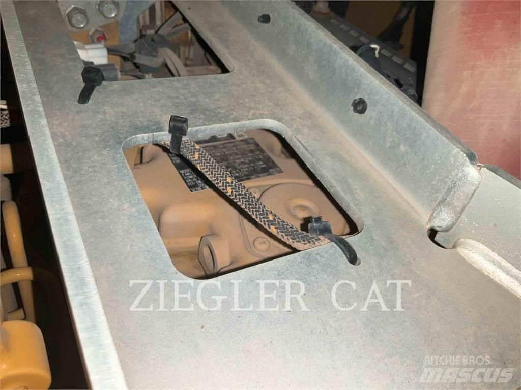 CAT 272D3 Smykem řízené nakladače