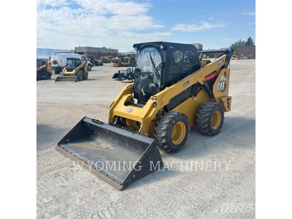 CAT 272D3 Smykem řízené nakladače