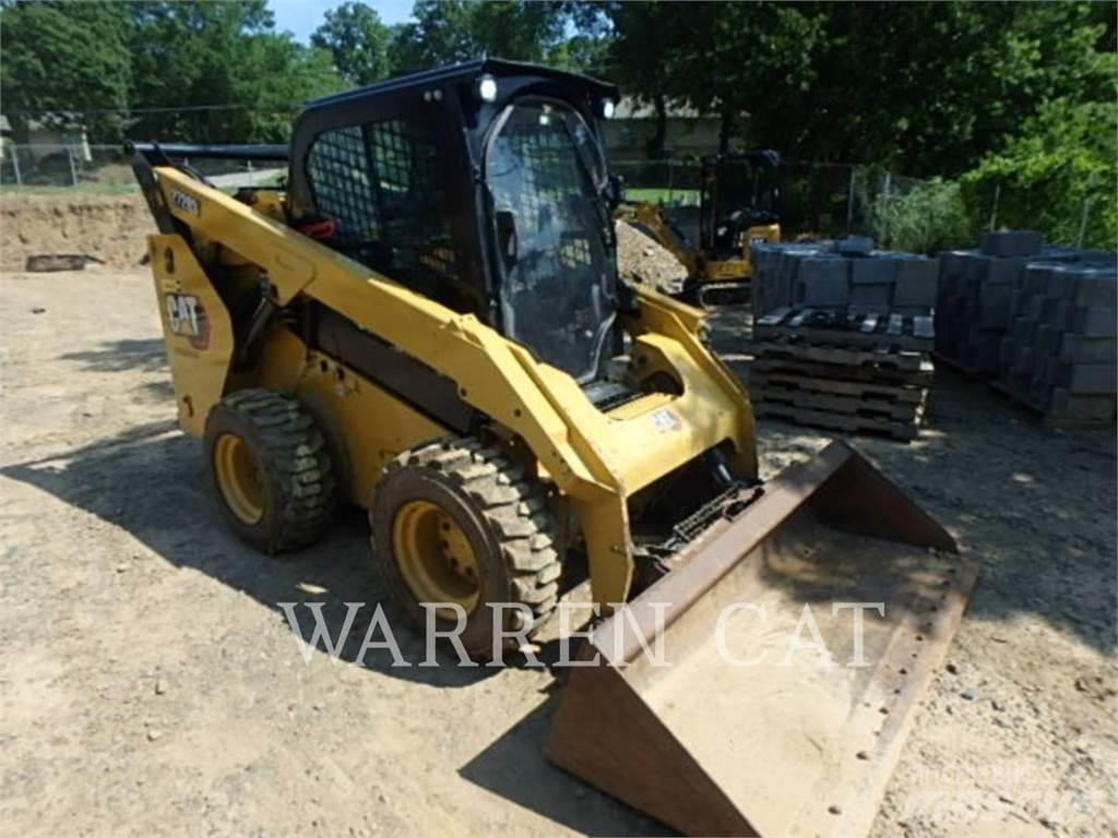 CAT 272D3 C3H1 Smykem řízené nakladače