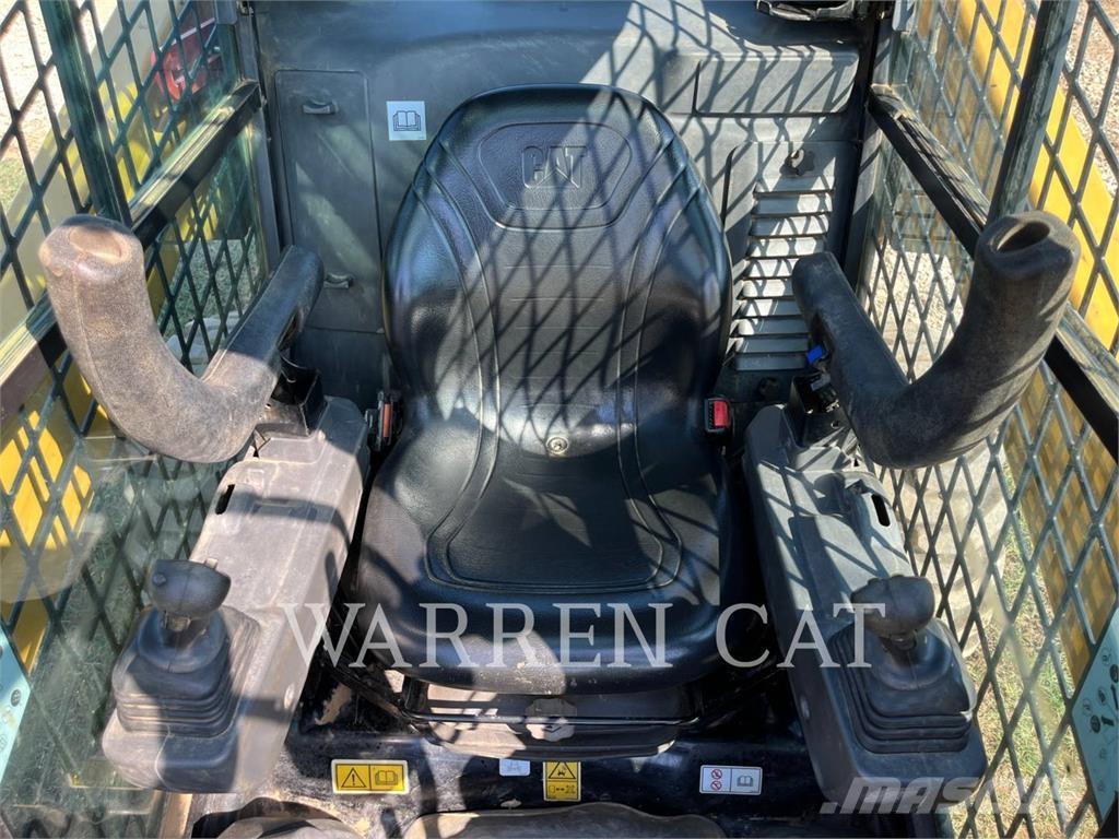 CAT 272D3 C3H1 Smykem řízené nakladače