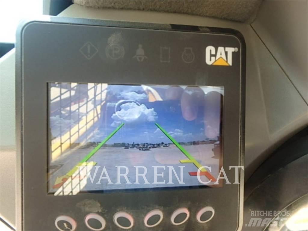 CAT 272D3 C3H2 Smykem řízené nakladače