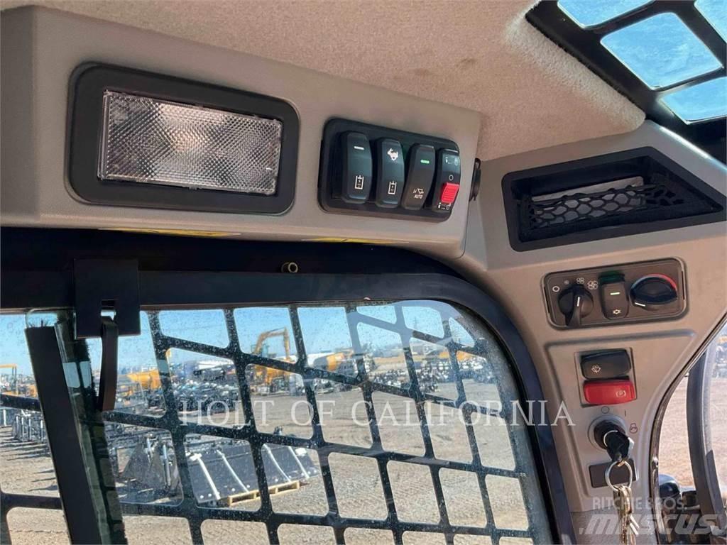 CAT 272D3XE Smykem řízené nakladače