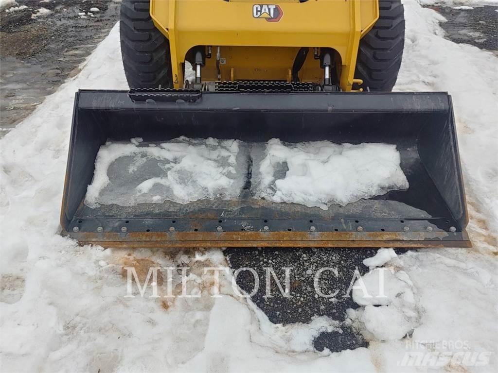 CAT 272D3XE Smykem řízené nakladače
