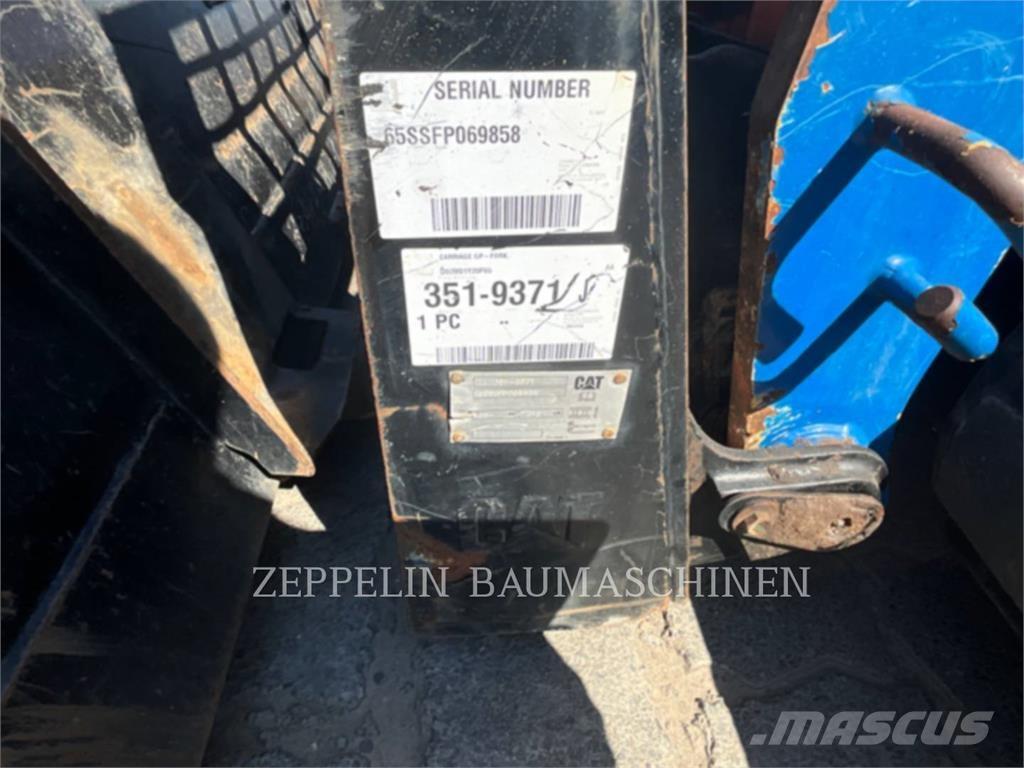 CAT 289D Smykem řízené nakladače