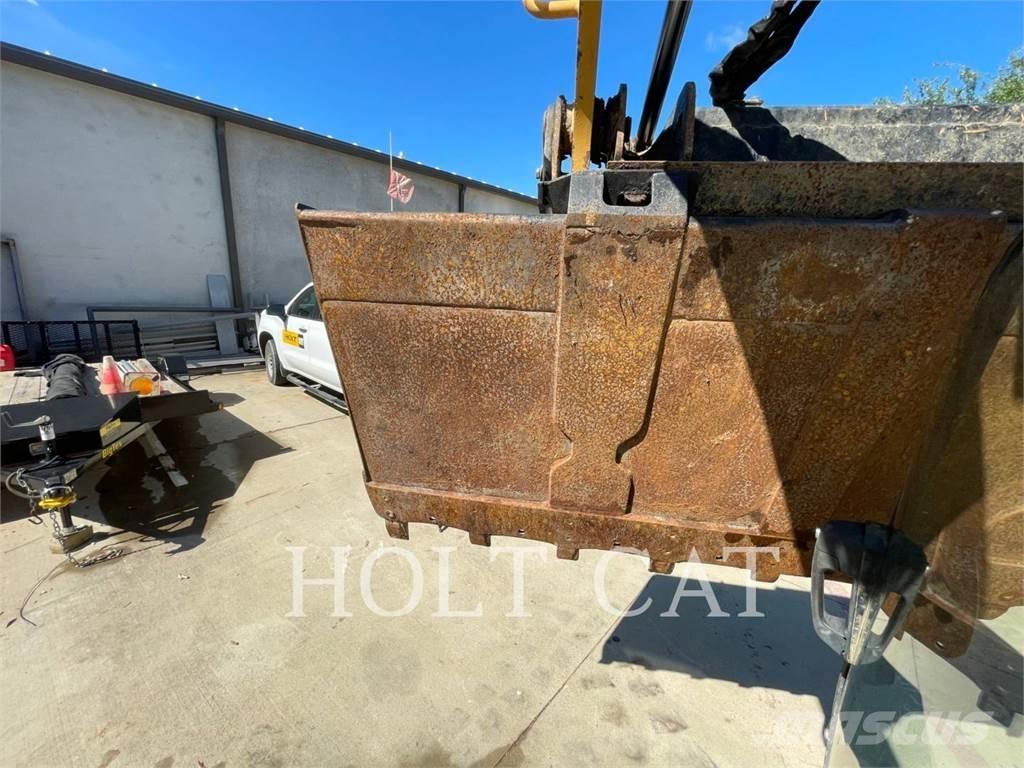 CAT 289D CAB Smykem řízené nakladače