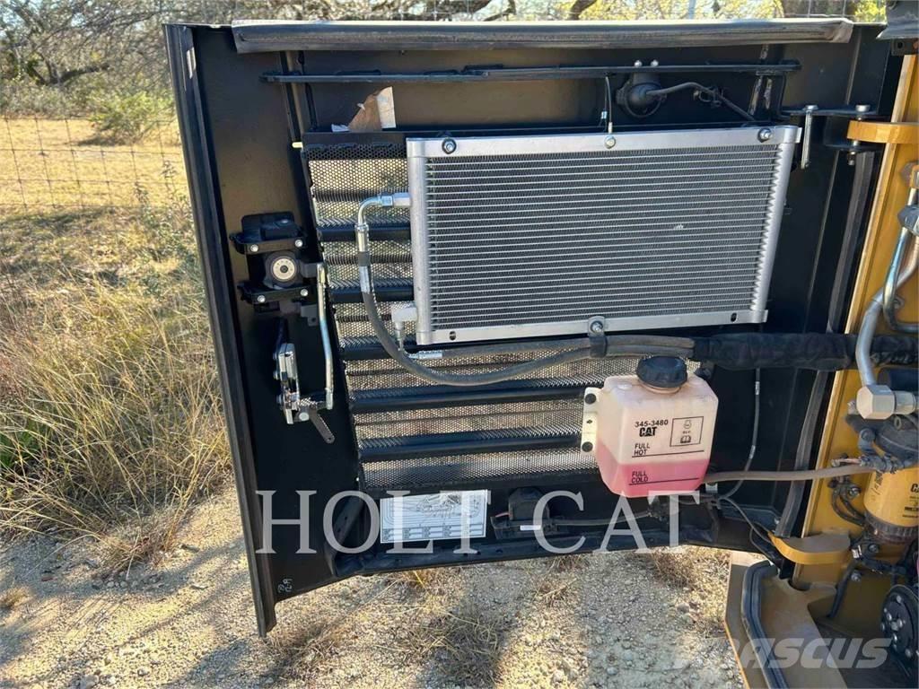 CAT 299D CAB Smykem řízené nakladače