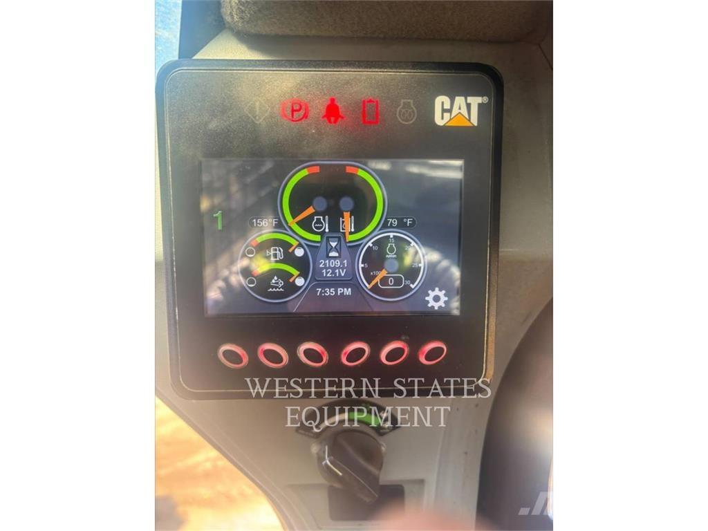 CAT 299D2 Smykem řízené nakladače