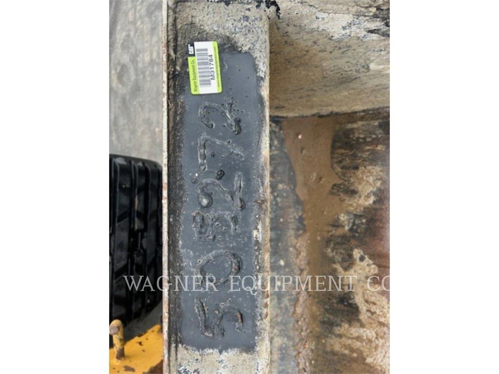 CAT 299D2 Pásové nakladače