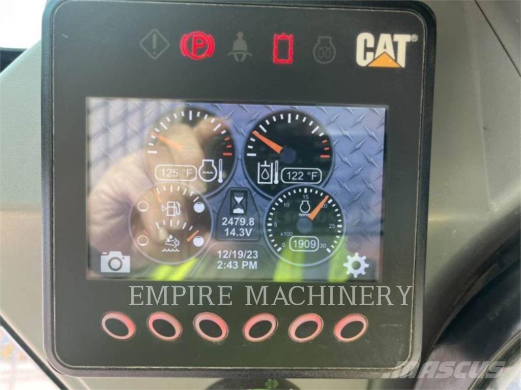 CAT 299D2 CA Smykem řízené nakladače