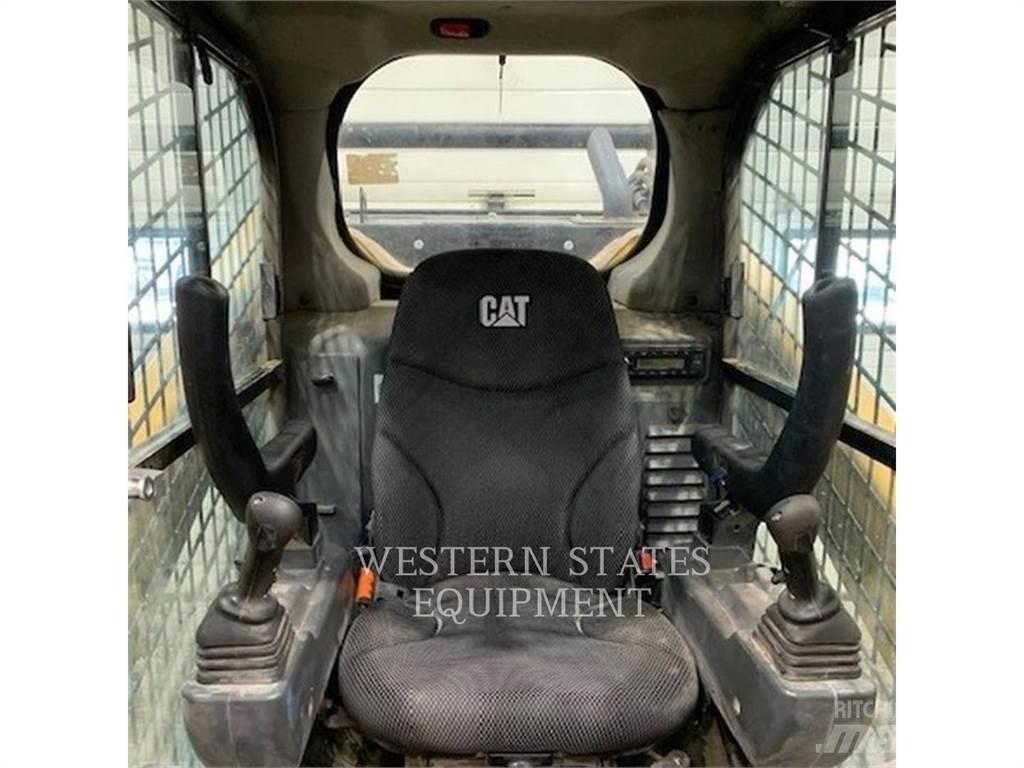 CAT 299D3 Smykem řízené nakladače
