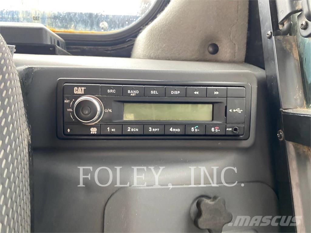 CAT 299D3 Pásové nakladače