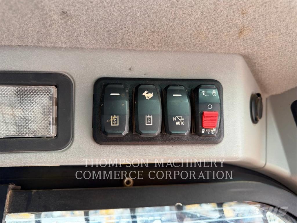 CAT 299D3 Pásové nakladače