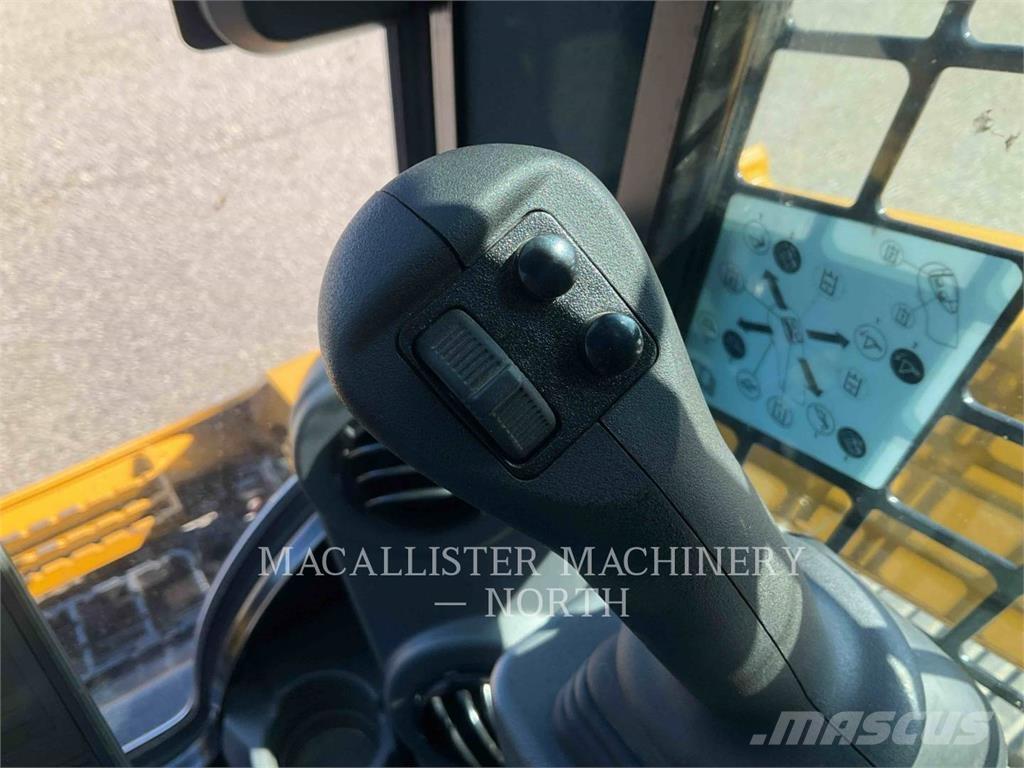 CAT 299D3 AHQBW Smykem řízené nakladače