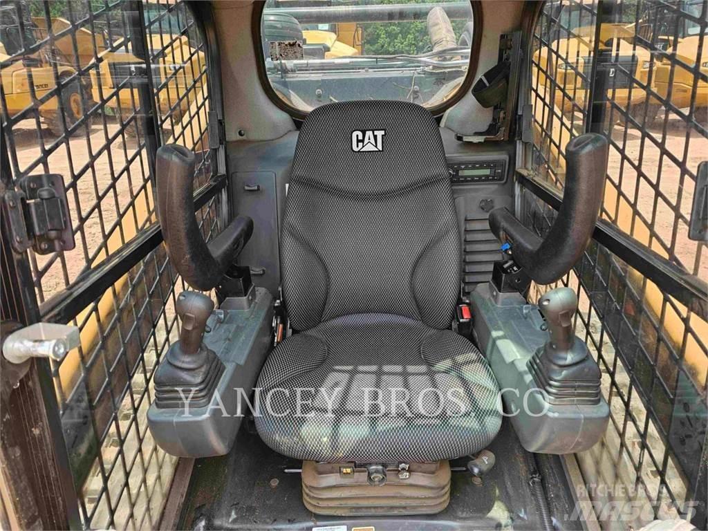 CAT 299D3 XE Smykem řízené nakladače