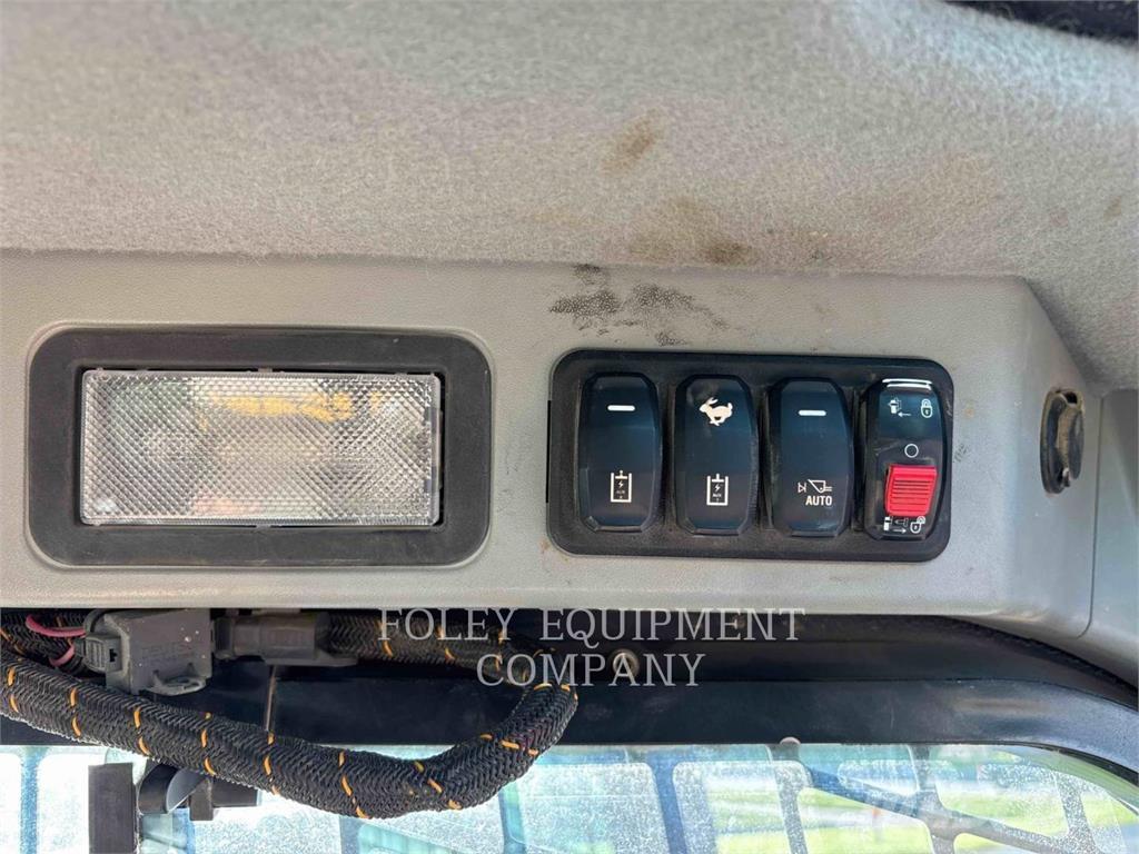 CAT 299D3XPS2C Smykem řízené nakladače