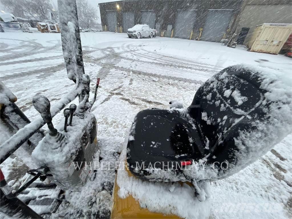 CAT 300.9D Pásová rýpadla