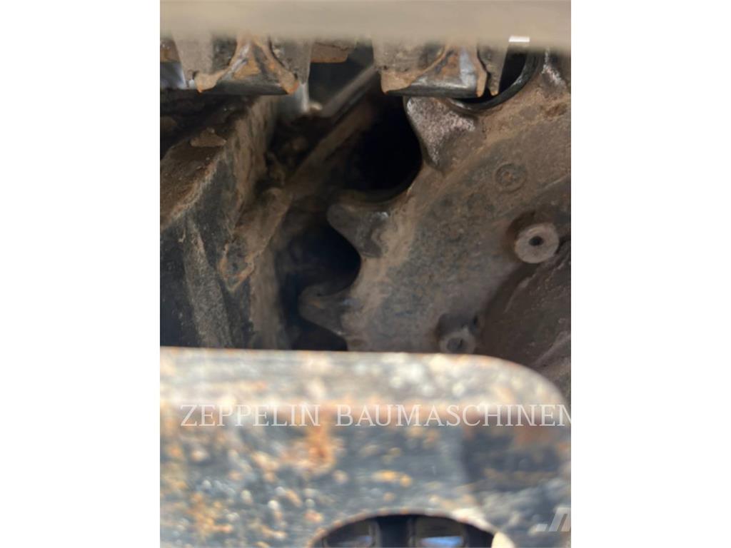 CAT 301.8-05A Pásová rýpadla