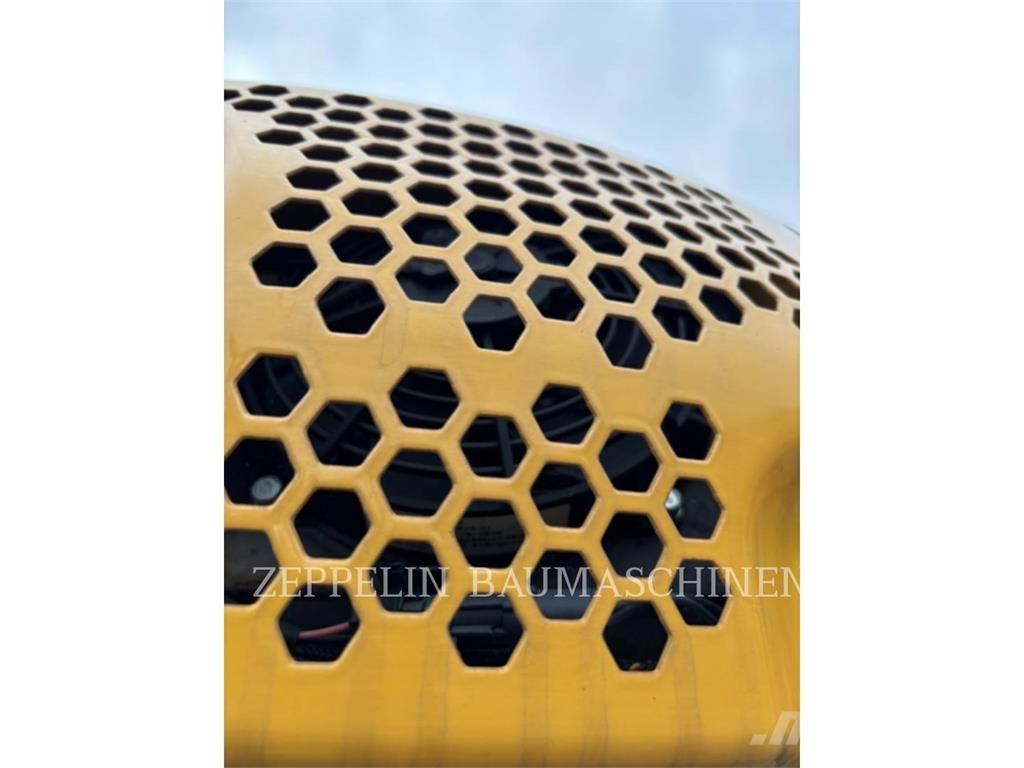 CAT 301.8-05A Pásová rýpadla