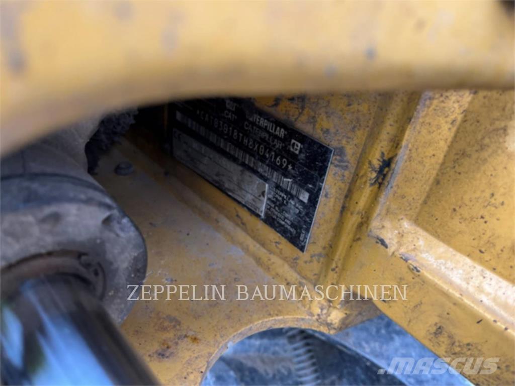 CAT 301.8-05A Pásová rýpadla