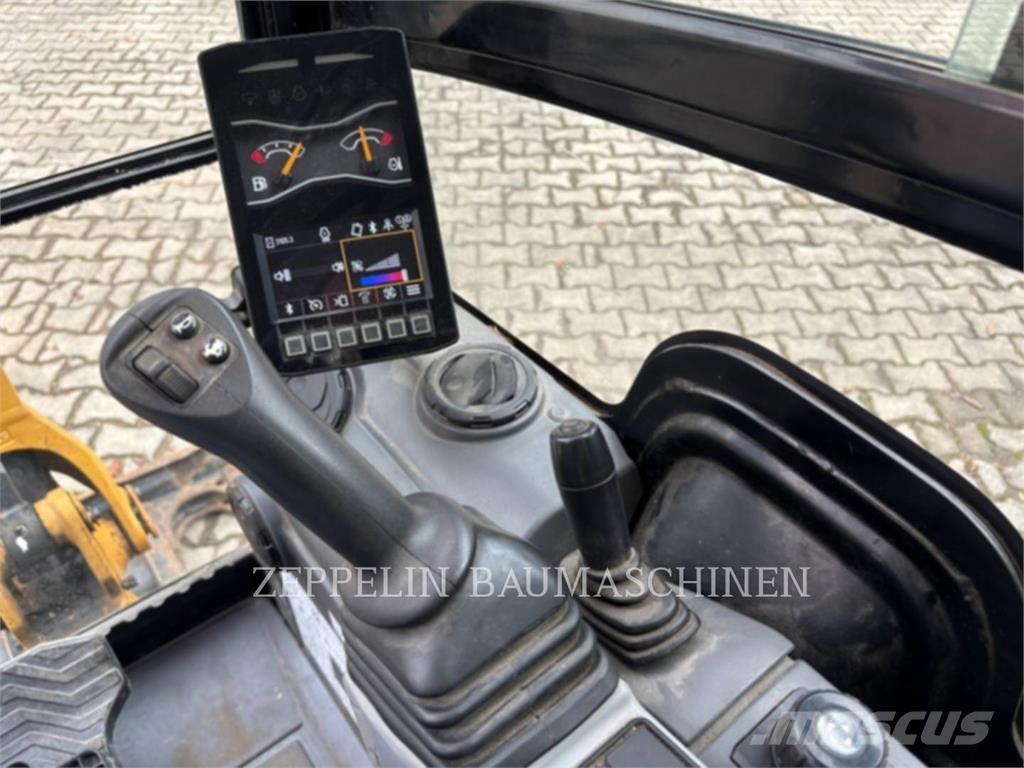 CAT 301.8-05A Pásová rýpadla