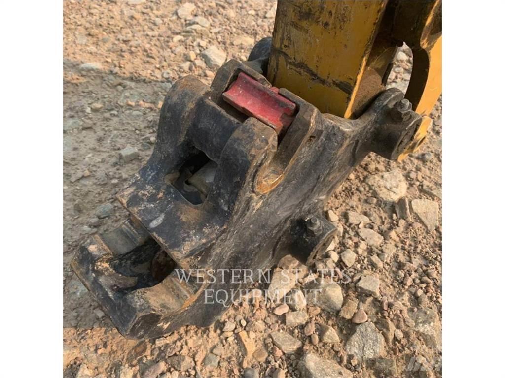 CAT 302 Pásová rýpadla