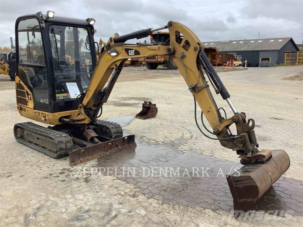 CAT 302.2D Pásová rýpadla