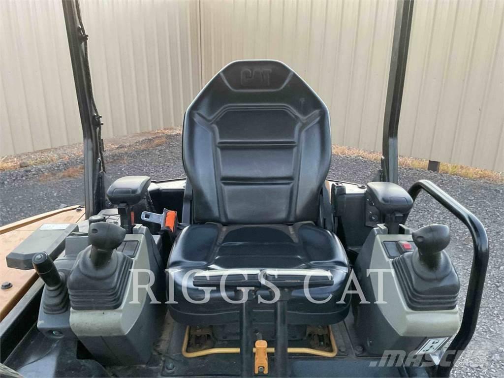 CAT 302.7 Pásová rýpadla