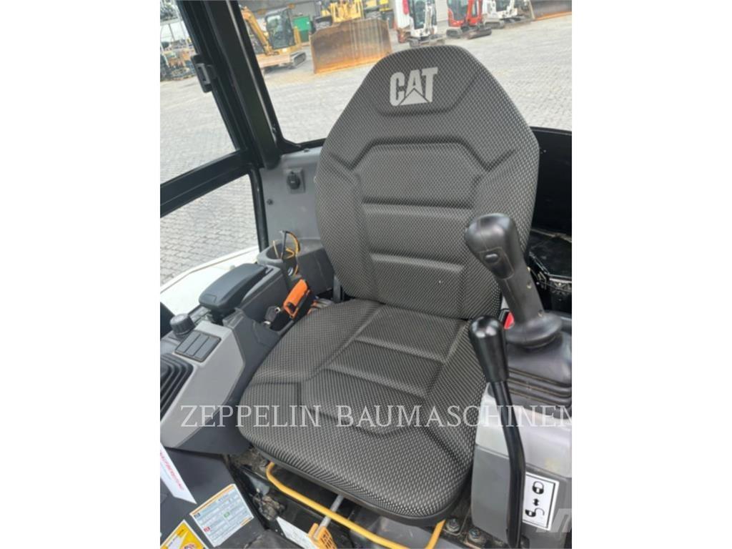 CAT 302.7CR-07 Pásová rýpadla