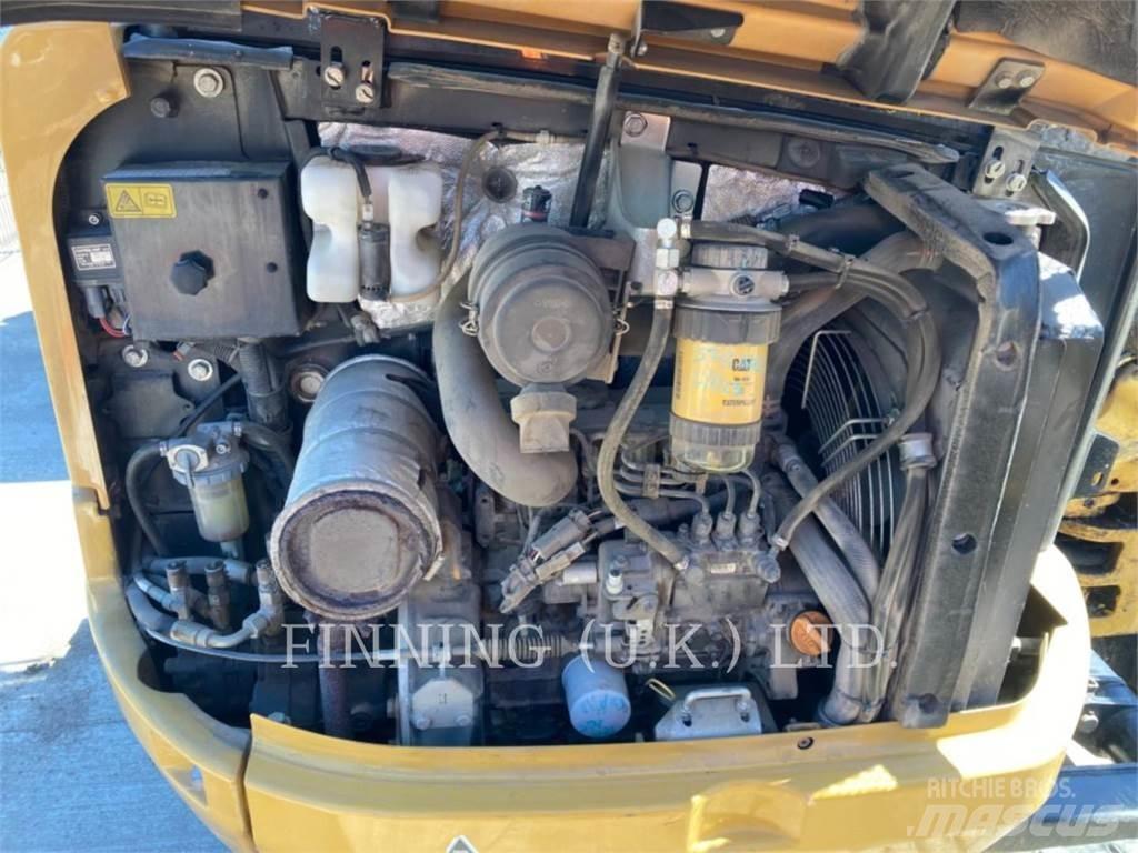 CAT 302.7D CAB Pásová rýpadla