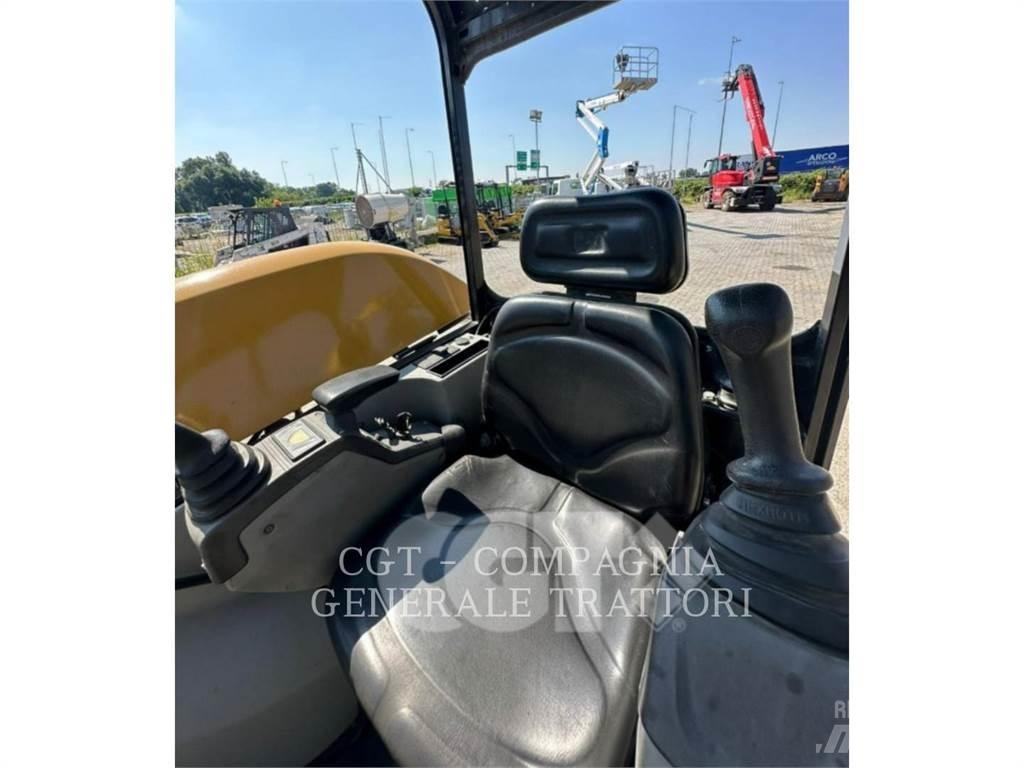 CAT 302.7DCR Pásová rýpadla