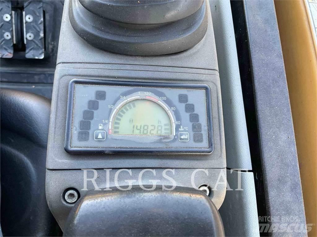 CAT 302.7DCR Pásová rýpadla