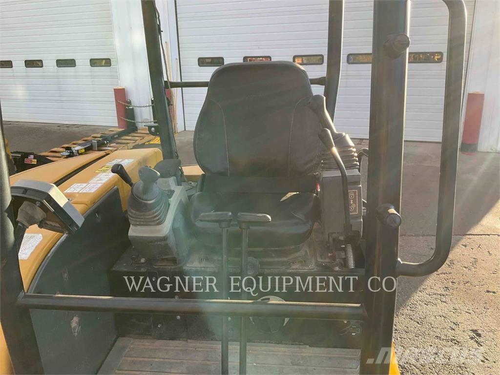 CAT 303.5E2 Pásová rýpadla