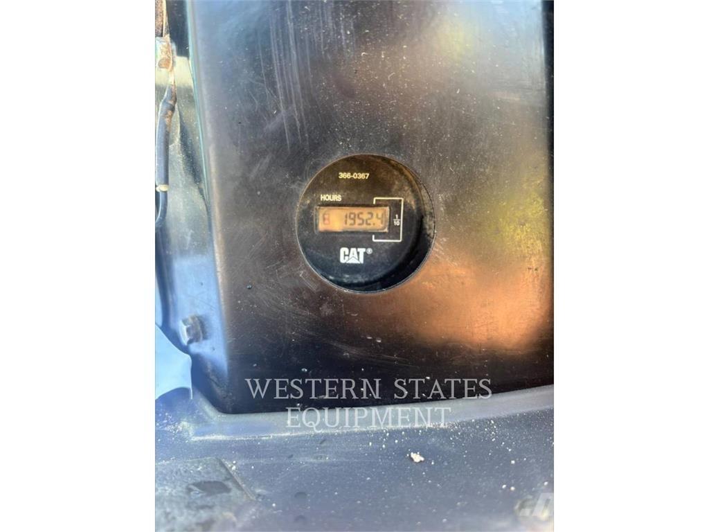 CAT 303.5E2 Pásová rýpadla