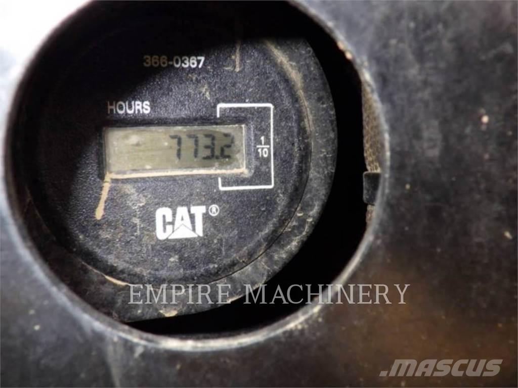 CAT 304E2 Pásová rýpadla